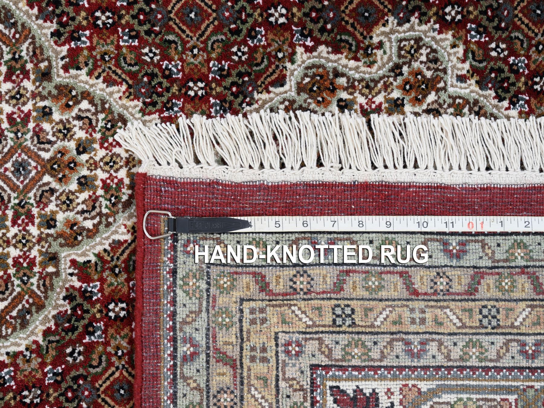 Traditional Rugs LUV569583